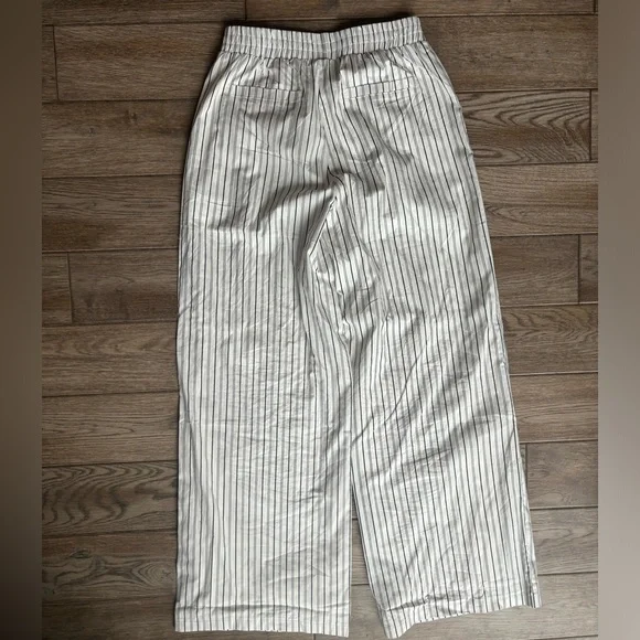 White Fox Boutique Walking Out Striped Pants White Size Small - Picture 7 of 11